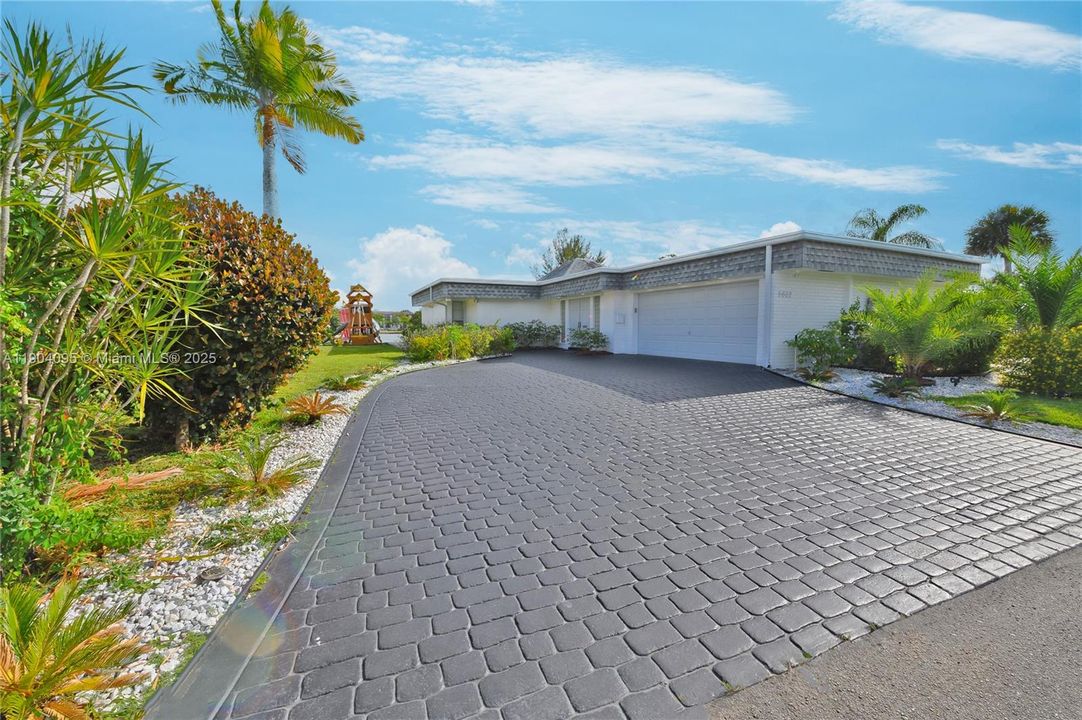 Active With Contract: $4,000 (4 beds, 3 baths, 2279 Square Feet)