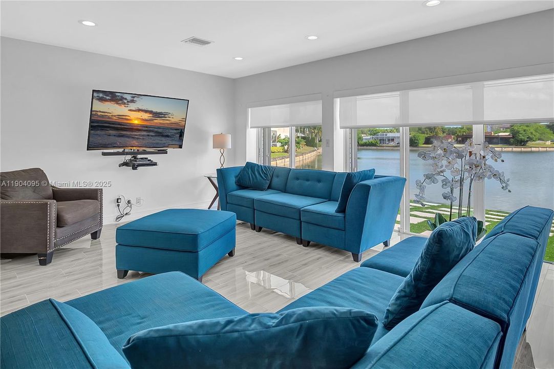 Active With Contract: $4,000 (4 beds, 3 baths, 2279 Square Feet)