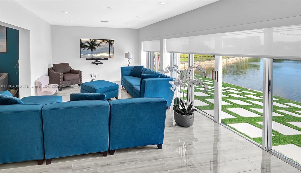 Active With Contract: $4,000 (4 beds, 3 baths, 2279 Square Feet)