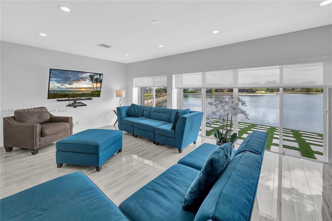 Active With Contract: $4,000 (4 beds, 3 baths, 2279 Square Feet)