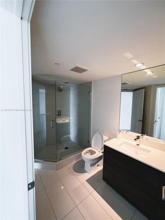 Recently Rented: $4,550 (2 beds, 2 baths, 1165 Square Feet)