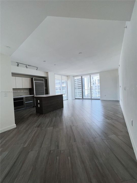 Recently Rented: $4,550 (2 beds, 2 baths, 1165 Square Feet)