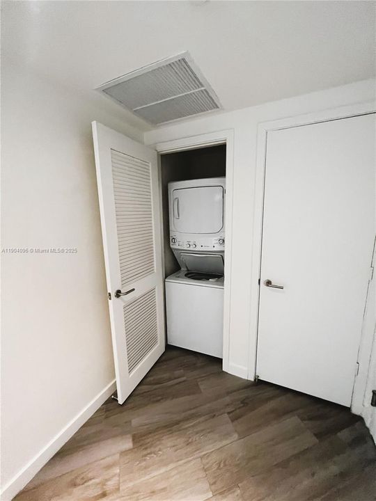 Recently Rented: $4,550 (2 beds, 2 baths, 1165 Square Feet)