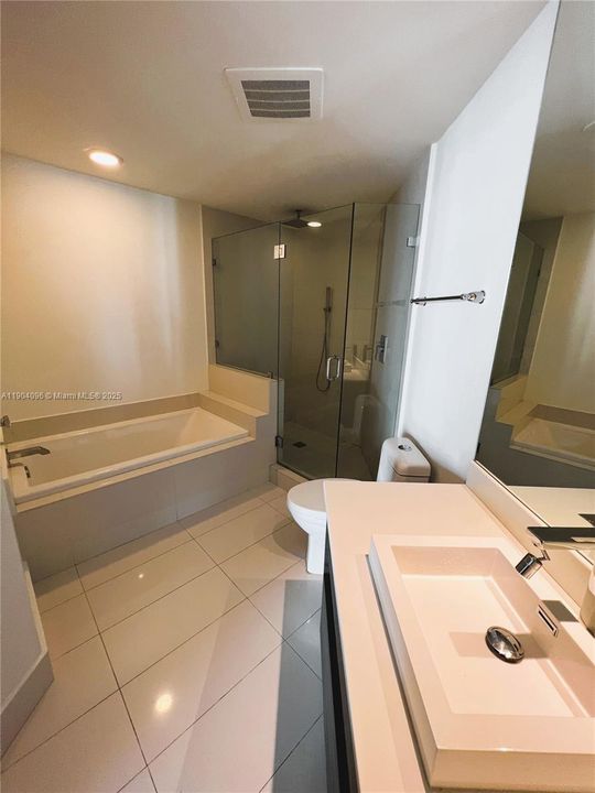 Recently Rented: $4,550 (2 beds, 2 baths, 1165 Square Feet)