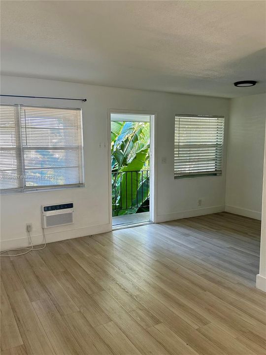 Active With Contract: $1,650 (1 beds, 1 baths, 0 Square Feet)