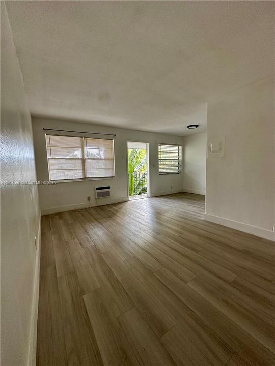 Active With Contract: $1,650 (1 beds, 1 baths, 0 Square Feet)