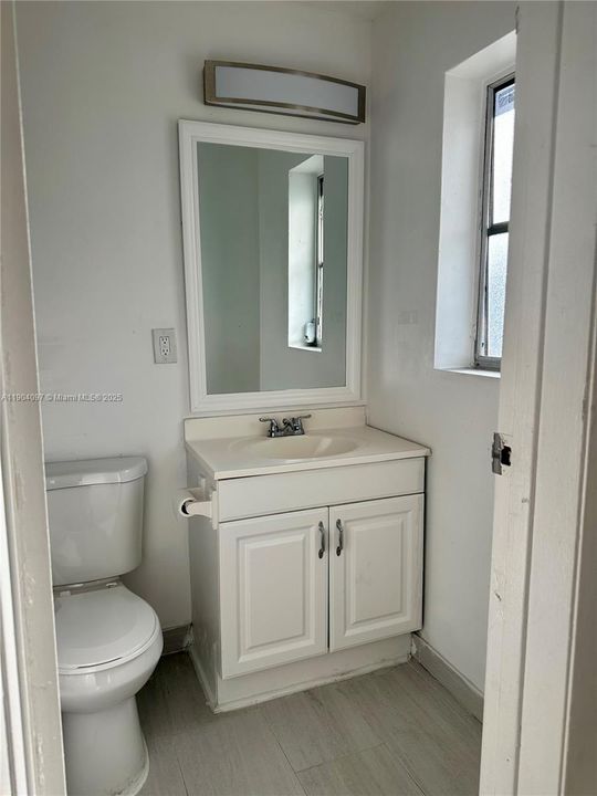 Active With Contract: $1,650 (1 beds, 1 baths, 0 Square Feet)