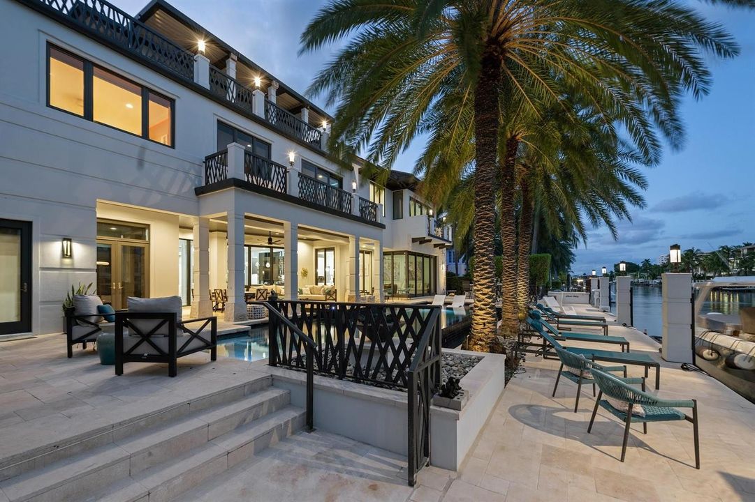 Pool & Outdoor Living Space
