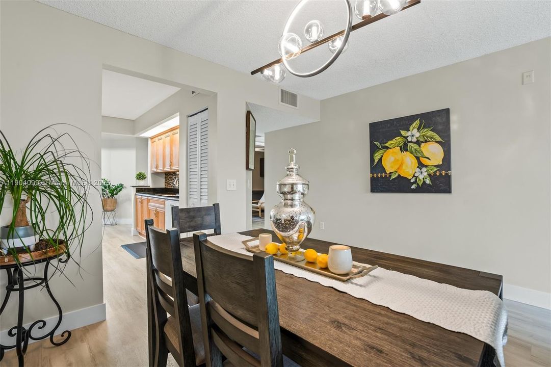 Active With Contract: $249,000 (2 beds, 2 baths, 1000 Square Feet)