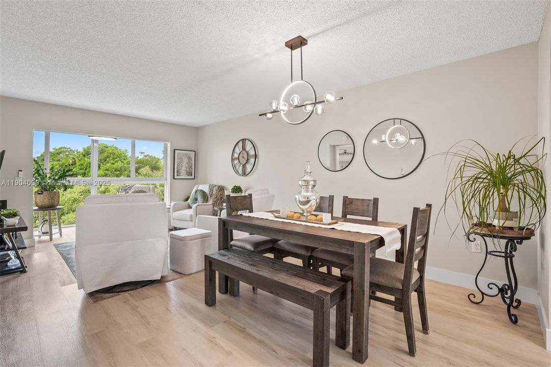 Active With Contract: $249,000 (2 beds, 2 baths, 1000 Square Feet)