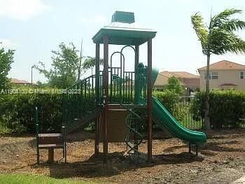 For Rent: $2,500 (4 beds, 2 baths, 1456 Square Feet)