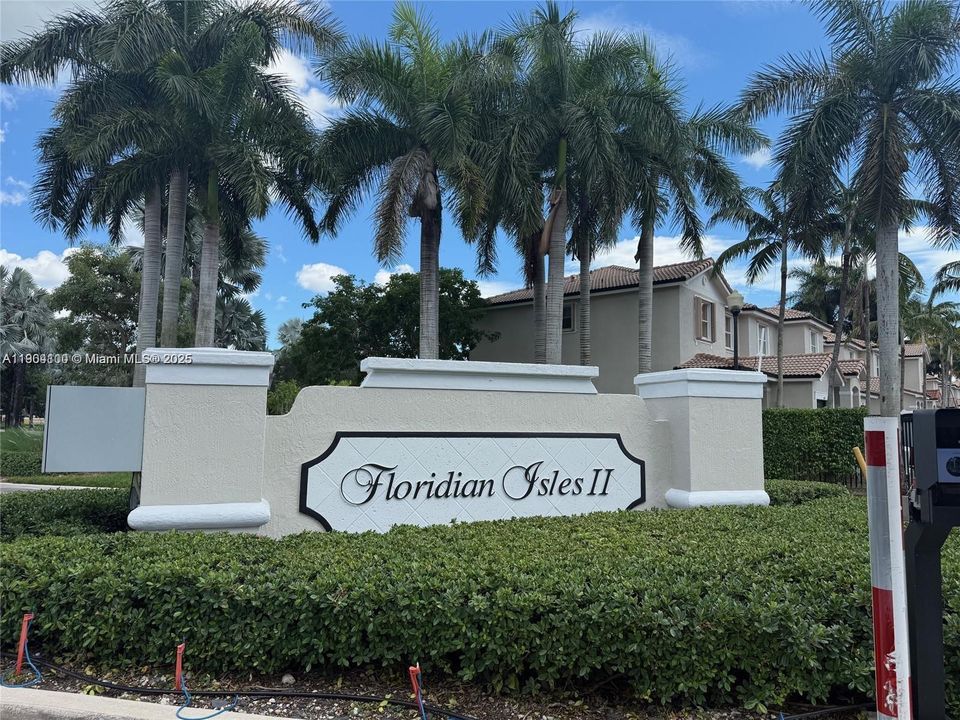 For Rent: $2,500 (4 beds, 2 baths, 1456 Square Feet)