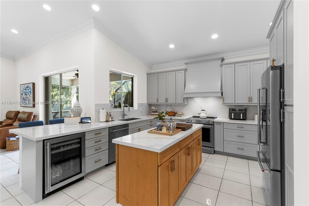 Recently Rented: $5,900 (4 beds, 3 baths, 2776 Square Feet)