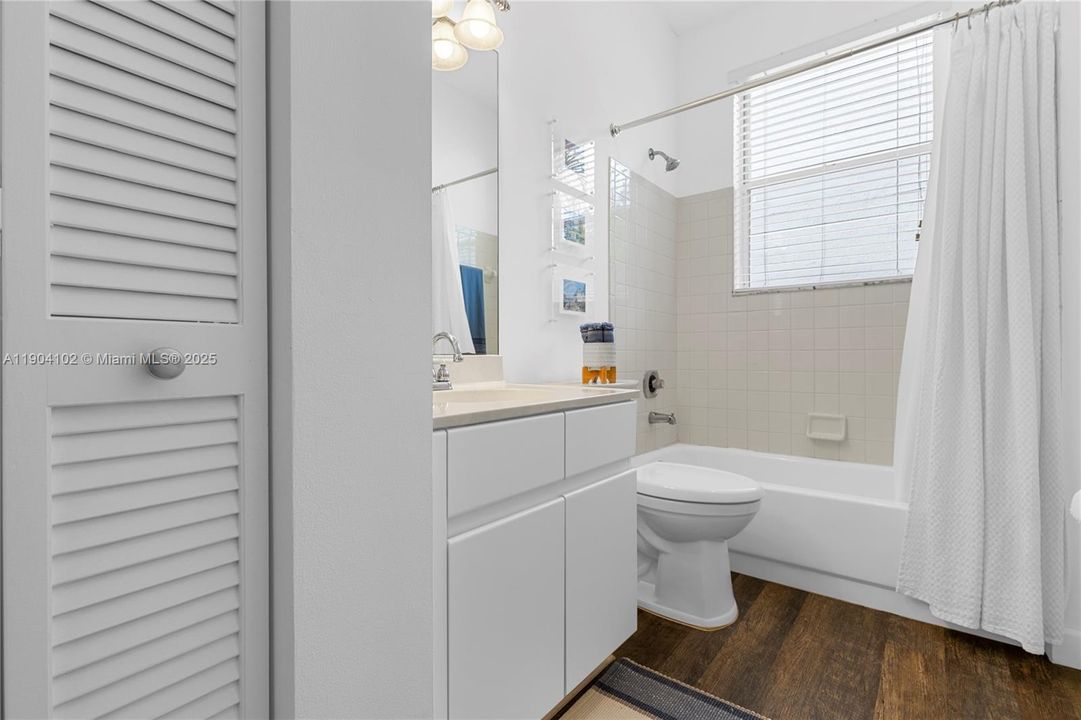 Recently Rented: $5,900 (4 beds, 3 baths, 2776 Square Feet)