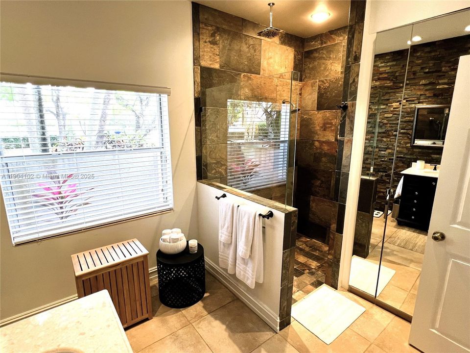 Recently Rented: $5,900 (4 beds, 3 baths, 2776 Square Feet)