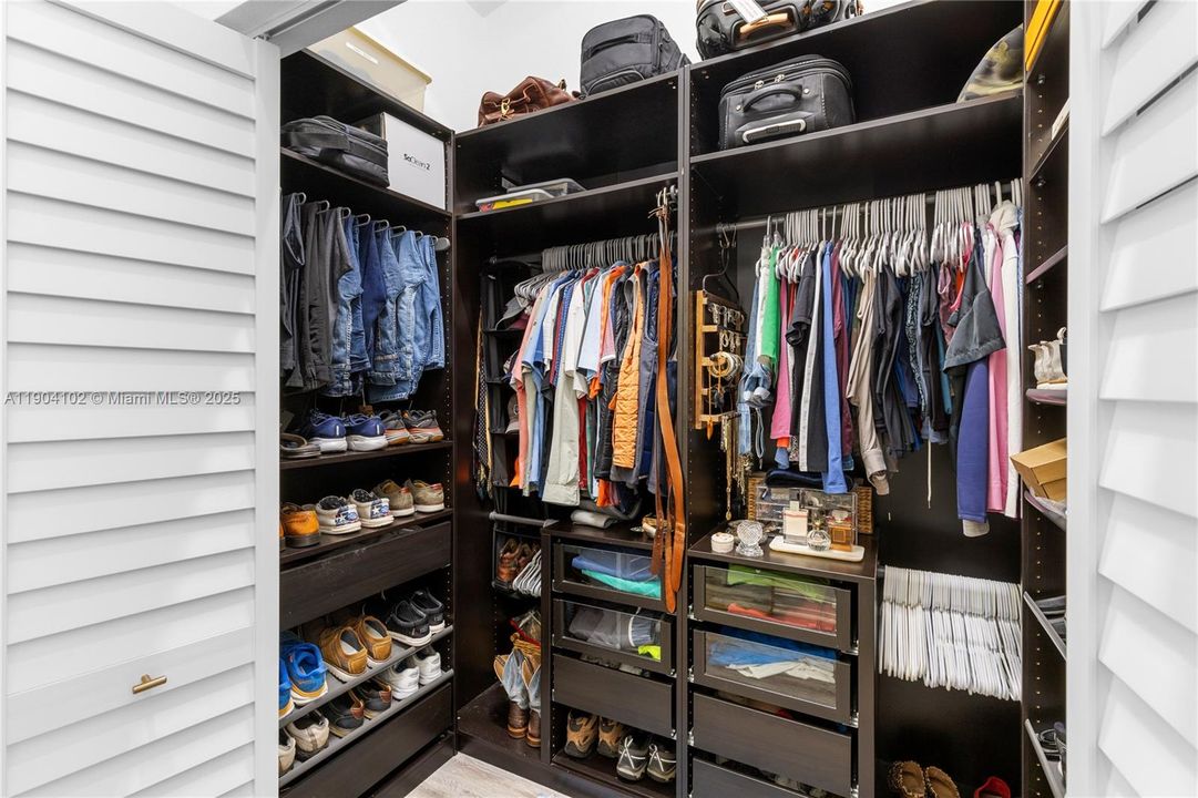 Recently Rented: $5,900 (4 beds, 3 baths, 2776 Square Feet)