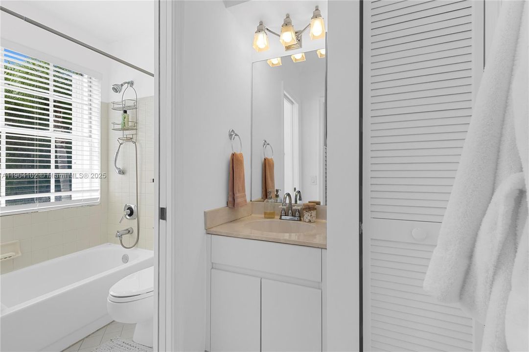 Recently Rented: $5,900 (4 beds, 3 baths, 2776 Square Feet)