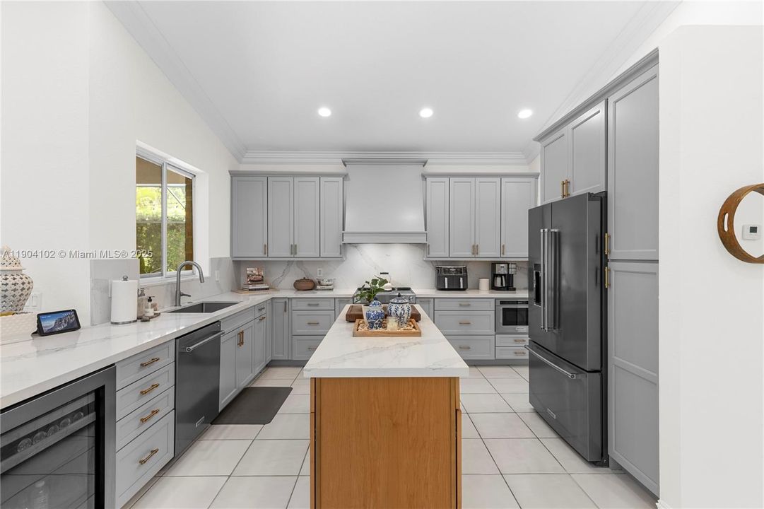 Recently Rented: $5,900 (4 beds, 3 baths, 2776 Square Feet)