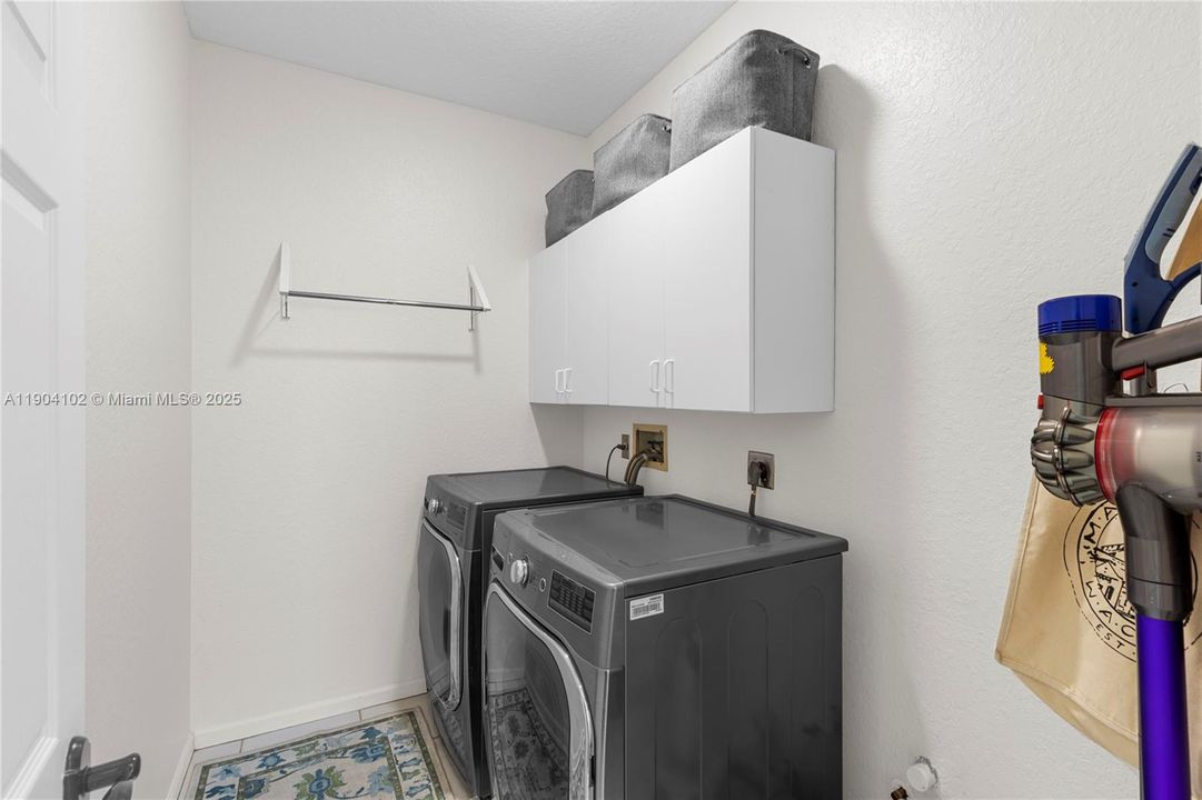 Recently Rented: $5,900 (4 beds, 3 baths, 2776 Square Feet)