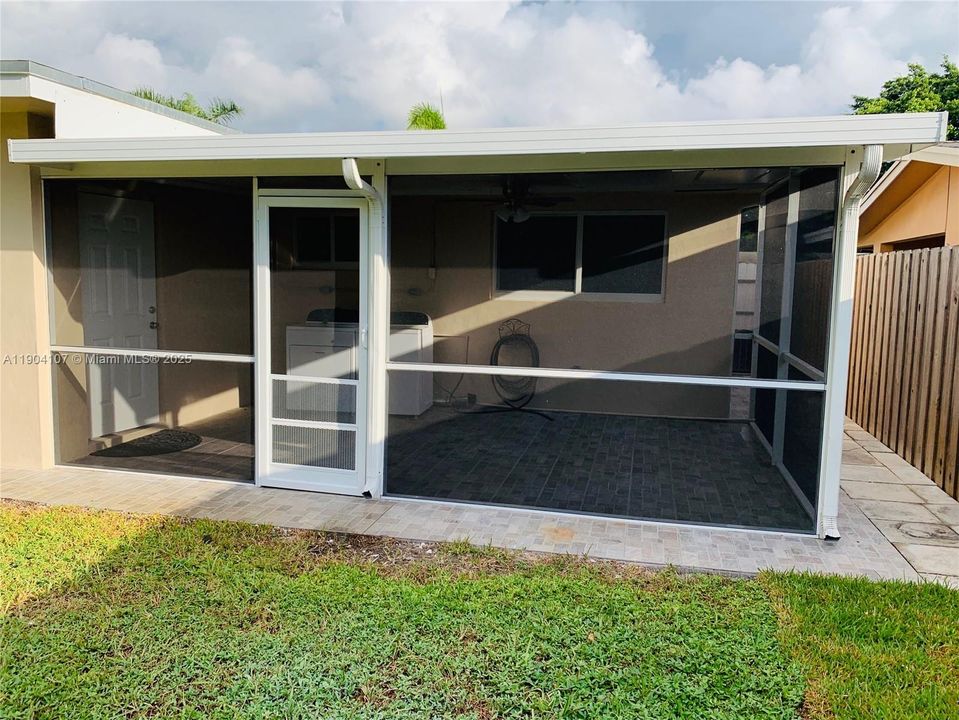 出租: $3,250 (3 贝兹, 2 浴室, 1425 平方英尺)