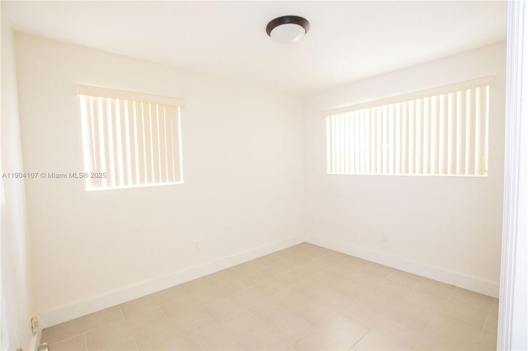 出租: $3,250 (3 贝兹, 2 浴室, 1425 平方英尺)