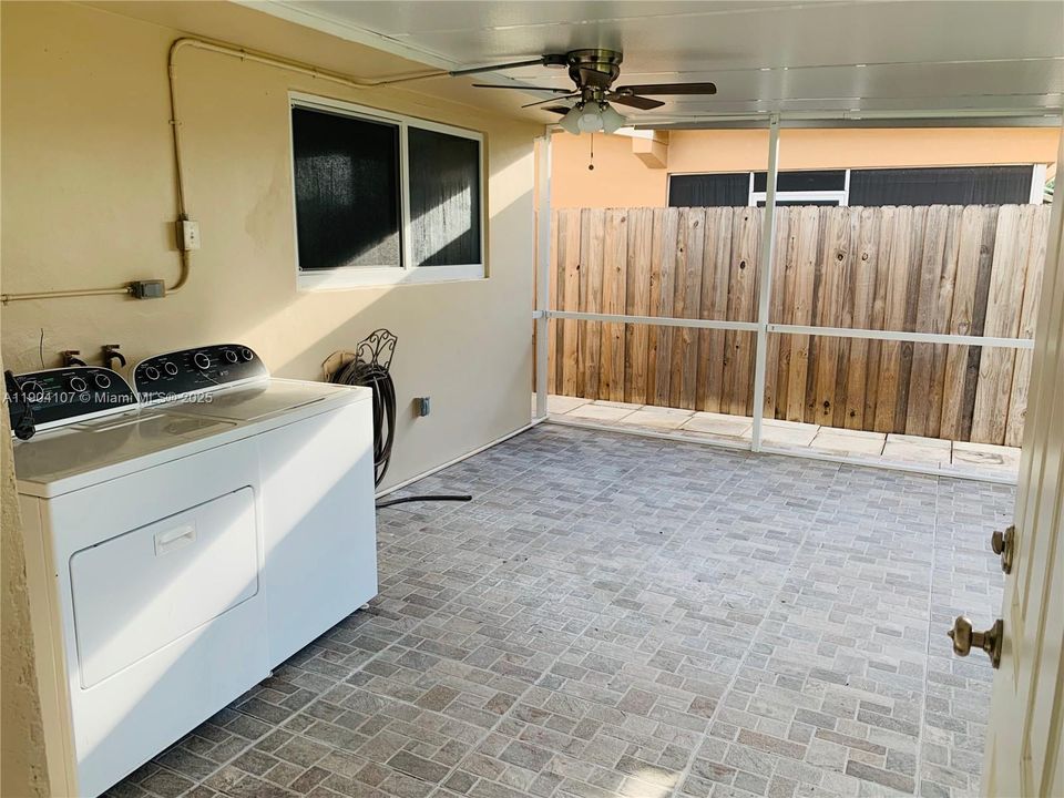 出租: $3,250 (3 贝兹, 2 浴室, 1425 平方英尺)