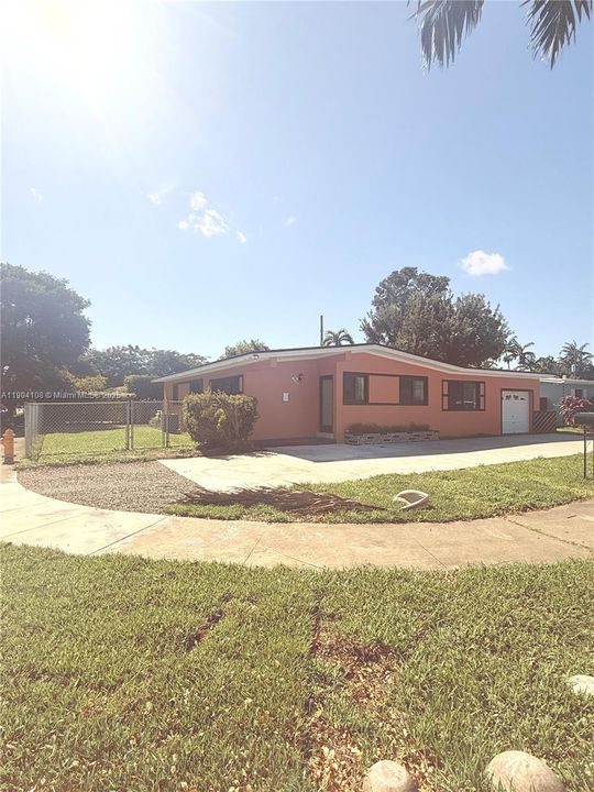 В аренду: $3,950 (4 спален, 2 ванн, 1434 Квадратных фут)