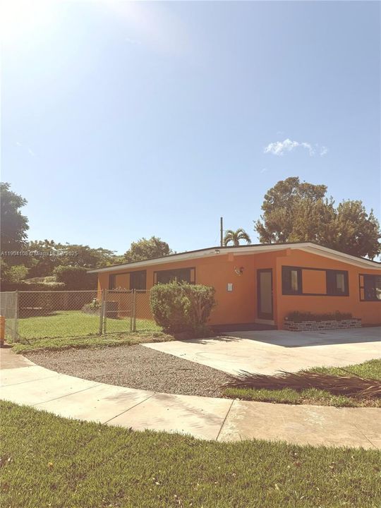 В аренду: $3,950 (4 спален, 2 ванн, 1434 Квадратных фут)