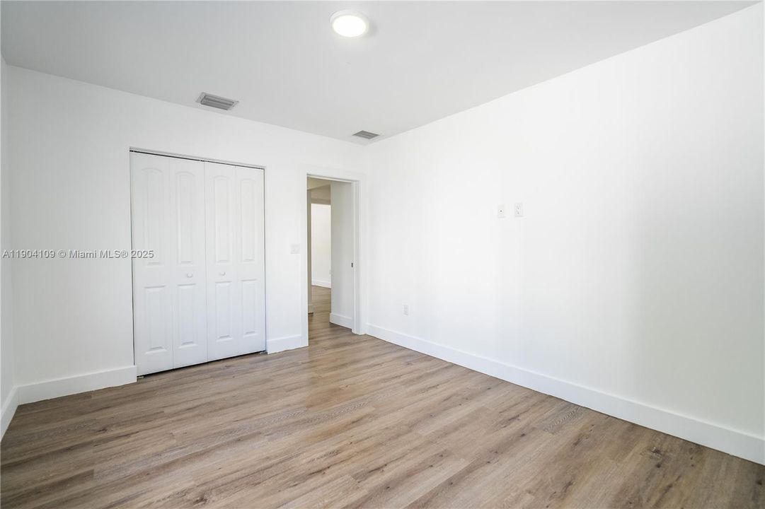 出租: $2,000 (1 贝兹, 1 浴室, 610 平方英尺)