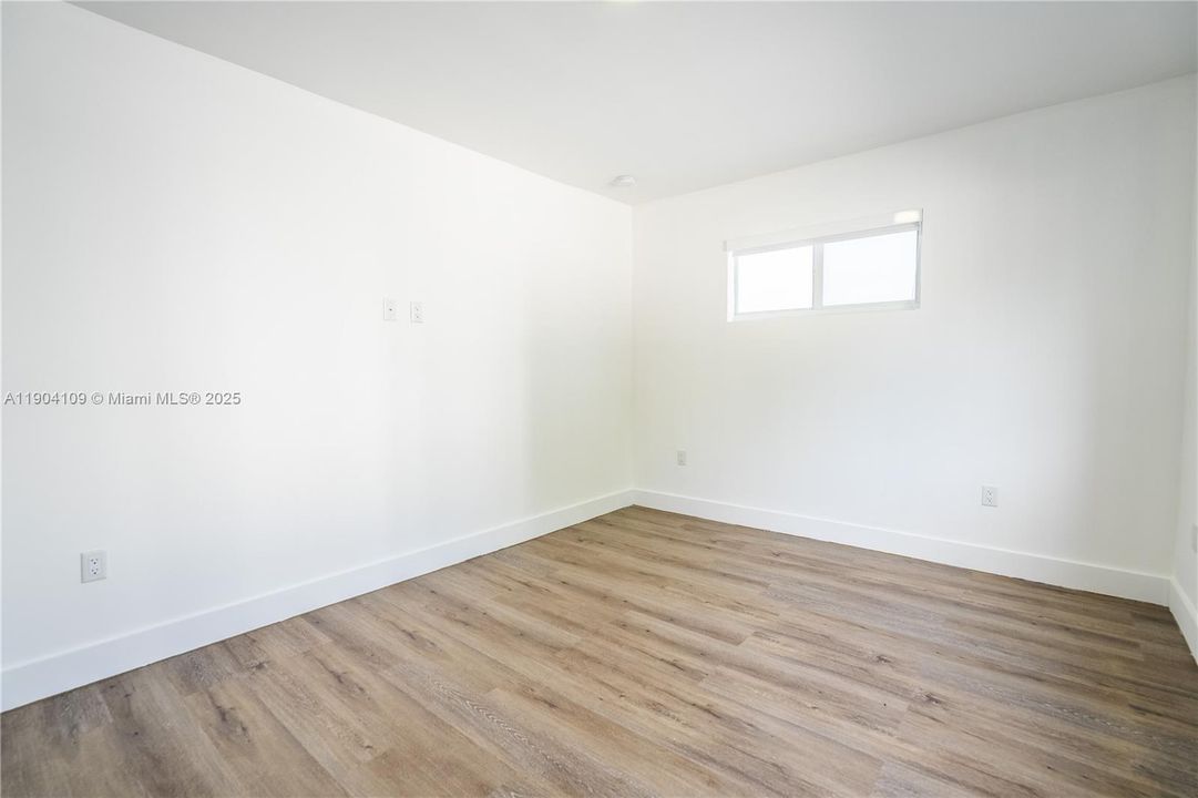 出租: $2,000 (1 贝兹, 1 浴室, 610 平方英尺)