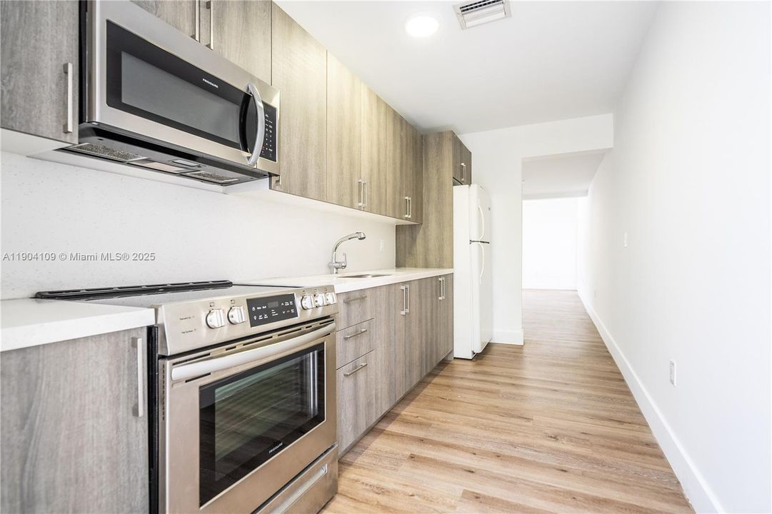 出租: $2,000 (1 贝兹, 1 浴室, 610 平方英尺)