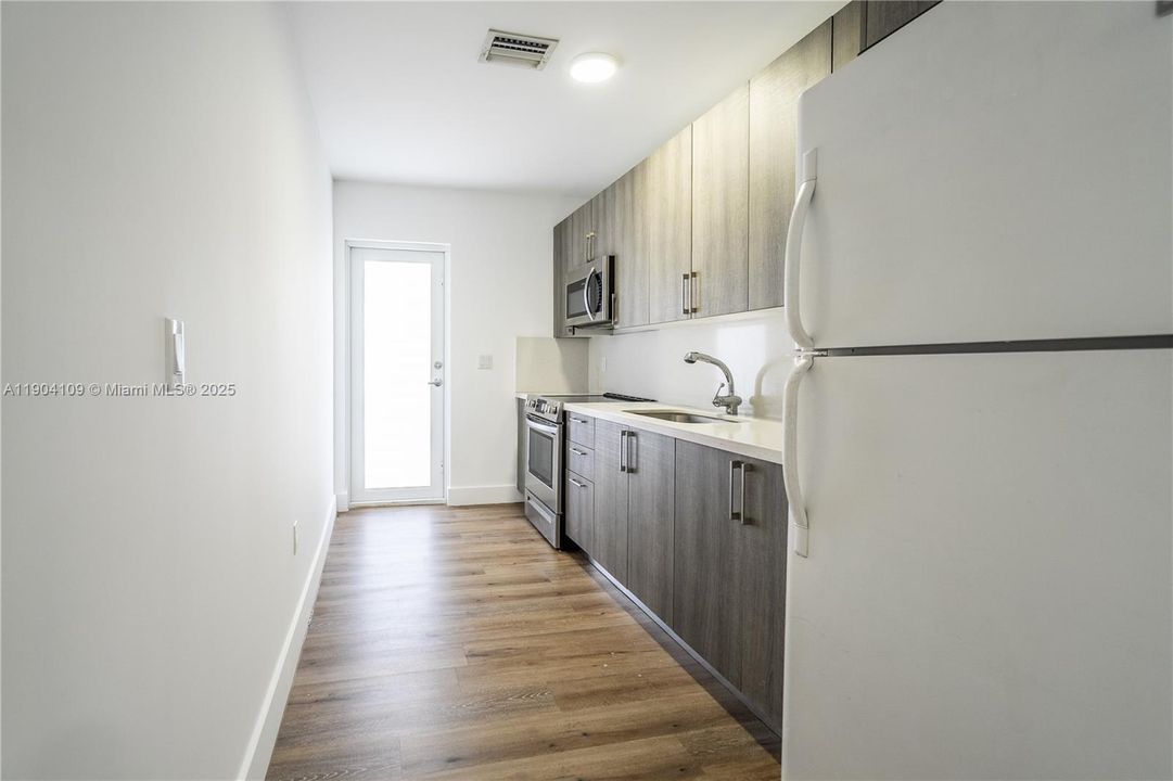 出租: $2,000 (1 贝兹, 1 浴室, 610 平方英尺)