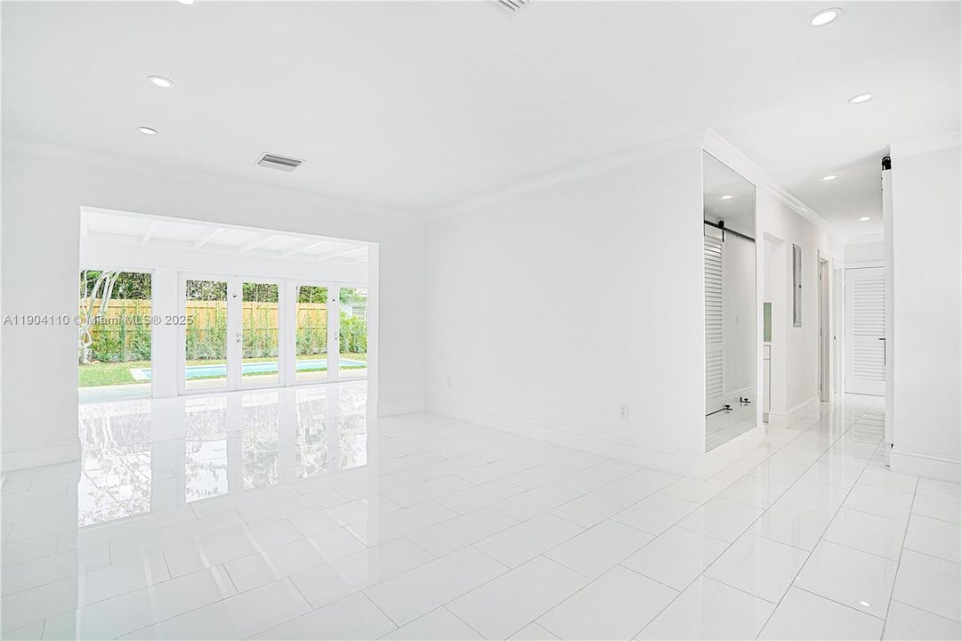 For Rent: $15,000 (4 beds, 3 baths, 2122 Square Feet)