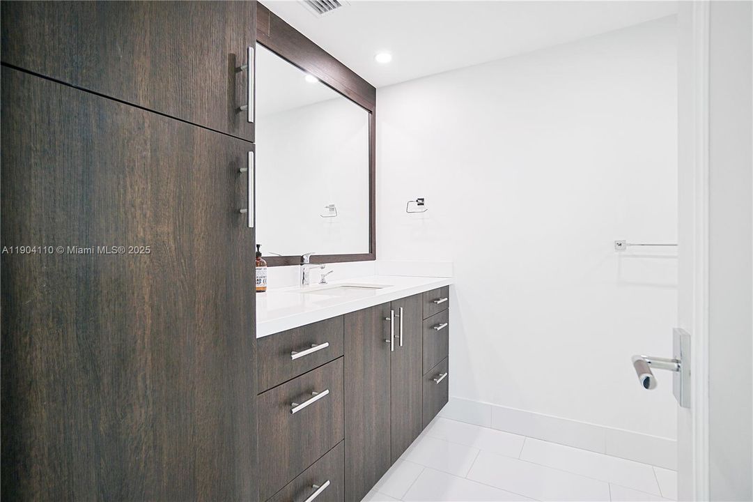 For Rent: $15,000 (4 beds, 3 baths, 2122 Square Feet)