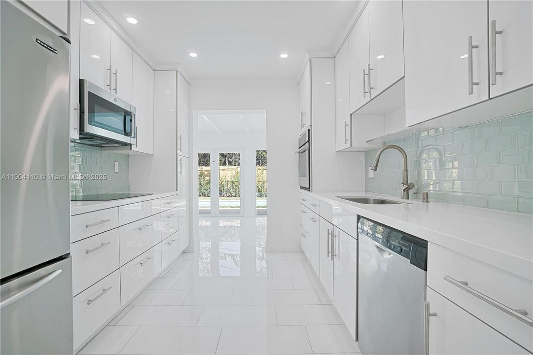 For Rent: $15,000 (4 beds, 3 baths, 2122 Square Feet)