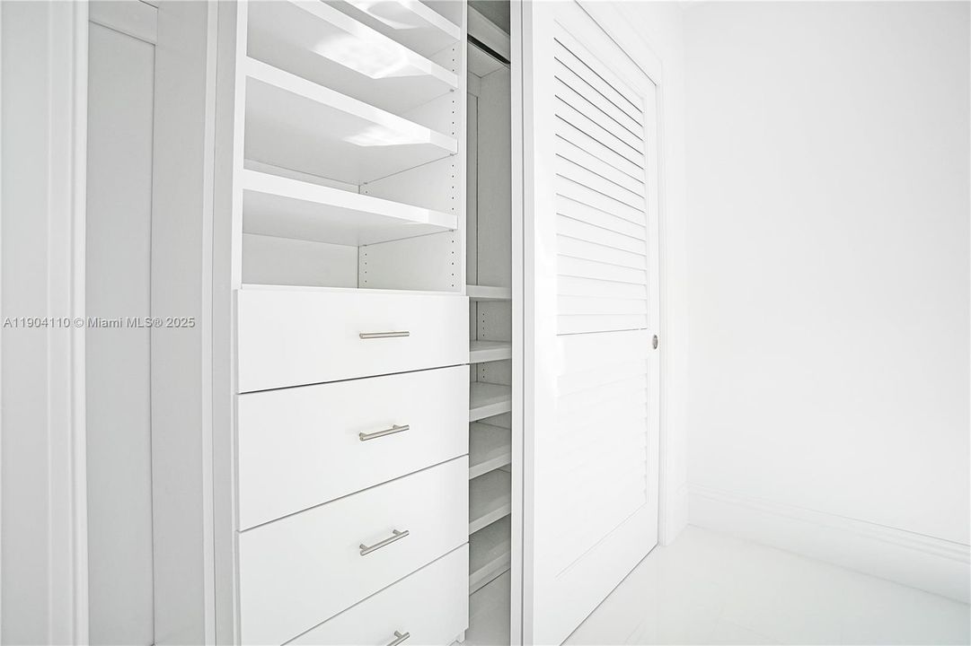 For Rent: $15,000 (4 beds, 3 baths, 2122 Square Feet)