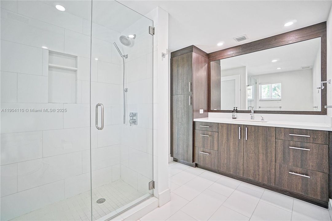 For Rent: $15,000 (4 beds, 3 baths, 2122 Square Feet)