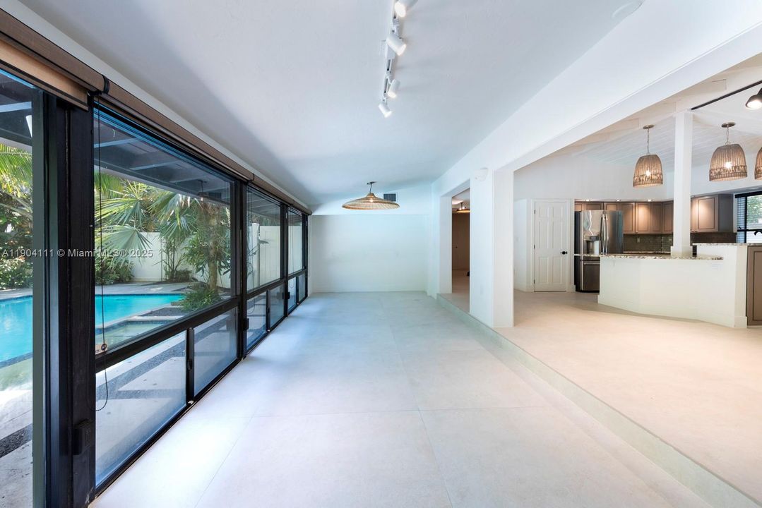 Activo con contrato: $6,950 (3 camas, 2 baños, 1860 Pies cuadrados)