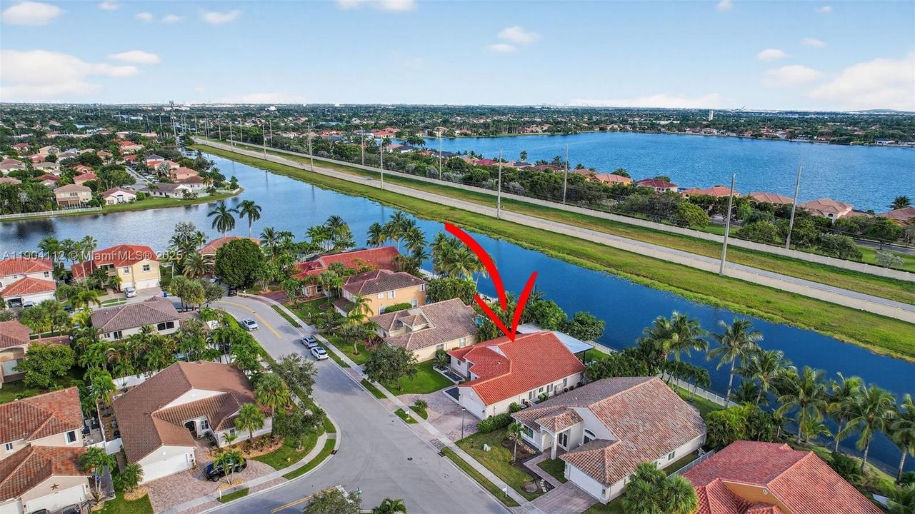 出租: $5,500 (4 贝兹, 2 浴室, 2291 平方英尺)