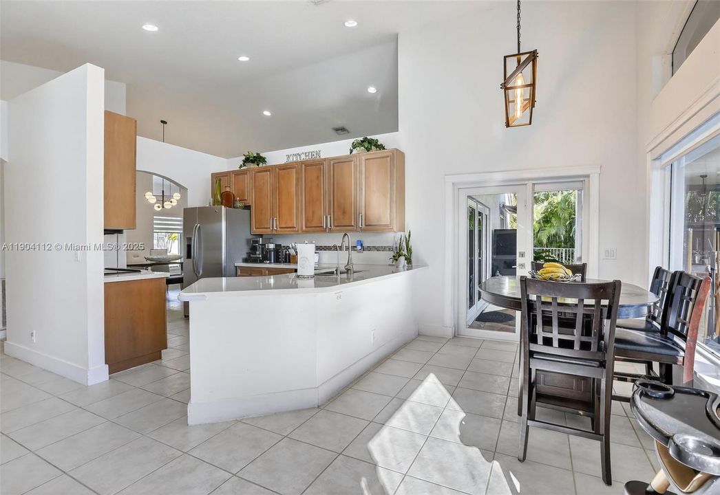 出租: $5,500 (4 贝兹, 2 浴室, 2291 平方英尺)