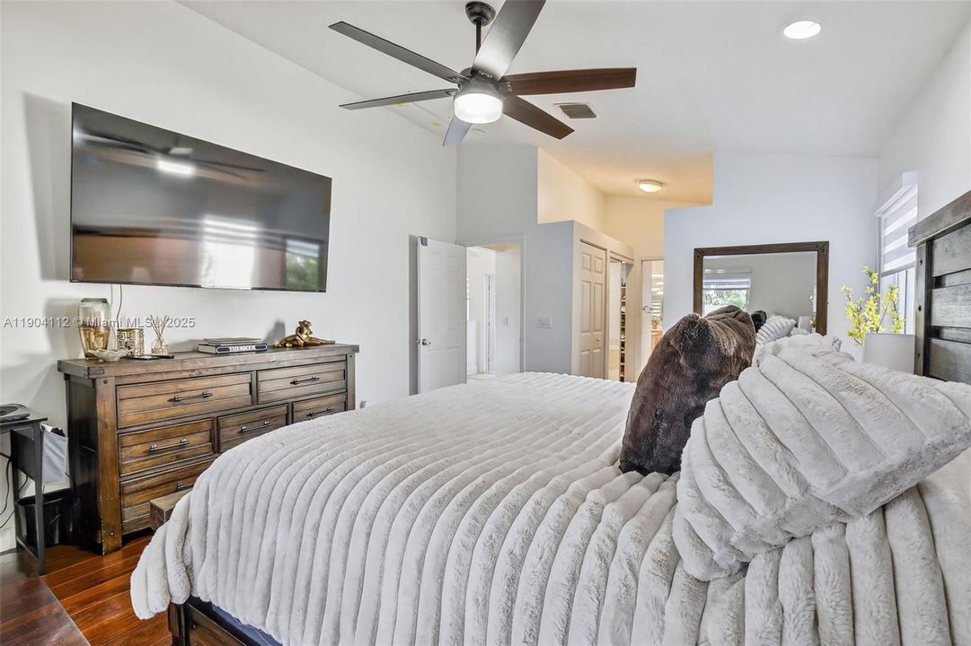 出租: $5,500 (4 贝兹, 2 浴室, 2291 平方英尺)