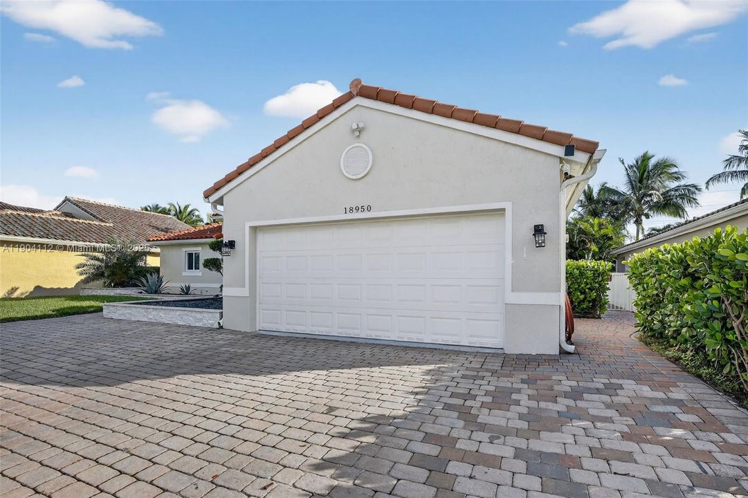 出租: $5,500 (4 贝兹, 2 浴室, 2291 平方英尺)