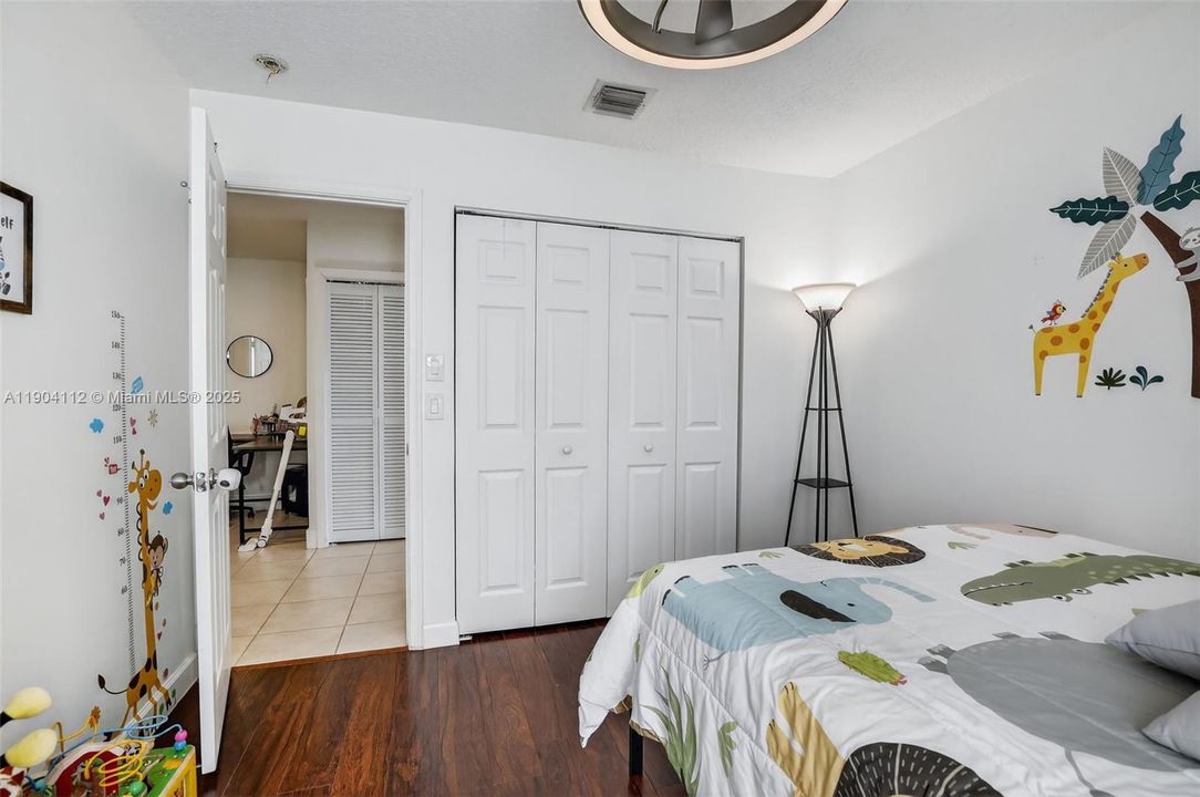 出租: $5,500 (4 贝兹, 2 浴室, 2291 平方英尺)