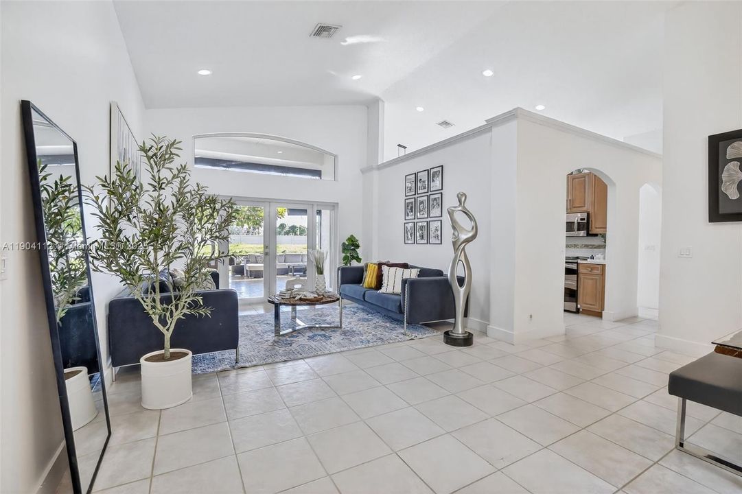 出租: $5,500 (4 贝兹, 2 浴室, 2291 平方英尺)