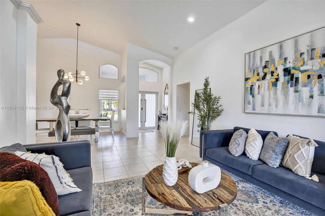 出租: $5,500 (4 贝兹, 2 浴室, 2291 平方英尺)