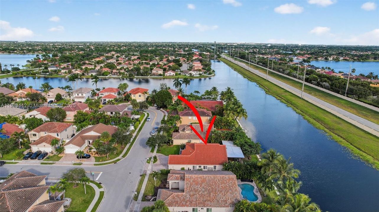 出租: $5,500 (4 贝兹, 2 浴室, 2291 平方英尺)