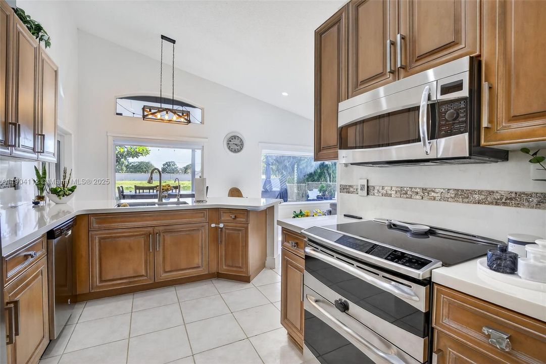 出租: $5,500 (4 贝兹, 2 浴室, 2291 平方英尺)