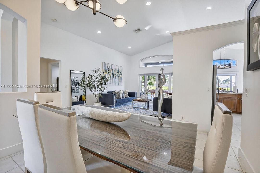 出租: $5,500 (4 贝兹, 2 浴室, 2291 平方英尺)