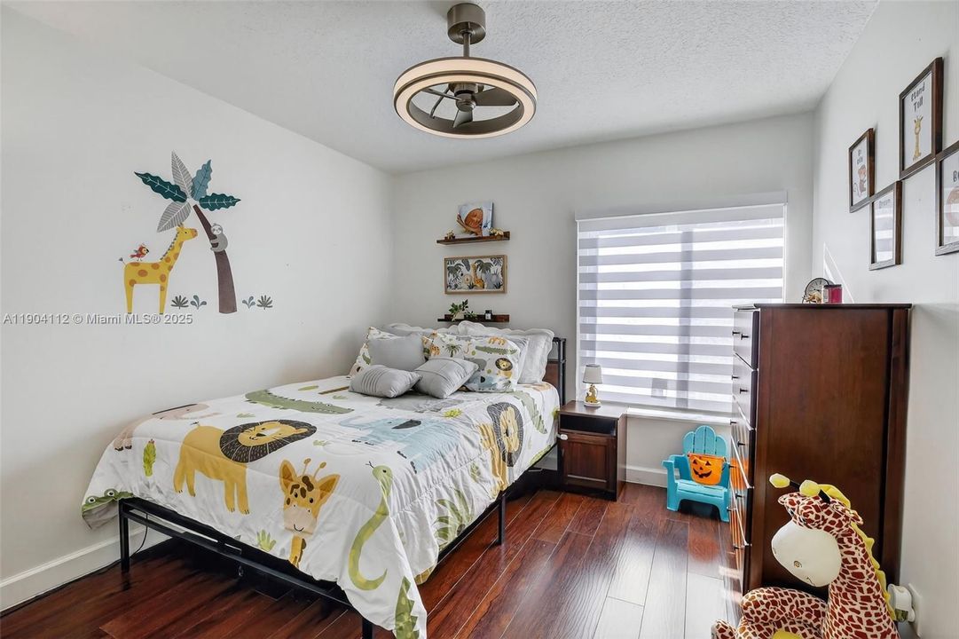 出租: $5,500 (4 贝兹, 2 浴室, 2291 平方英尺)