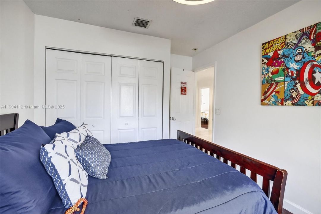 出租: $5,500 (4 贝兹, 2 浴室, 2291 平方英尺)